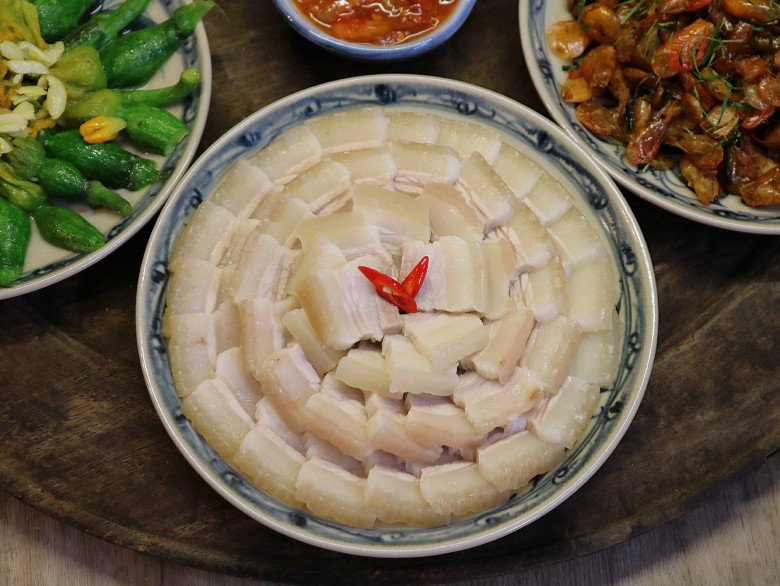 Mùa hè rồi, học ngay cách luộc thịt ba chỉ thơm ngon, trắng muốt không hề thâm xỉn- Ảnh 3.