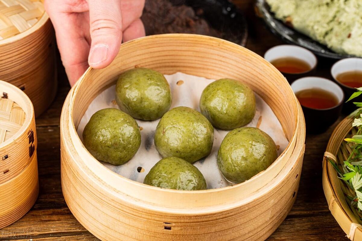 Loại rau "cỏ Thanh minh" thơm phức, bổ dưỡng, ông khỏe bà khen, làm bánh bao xanh thơm phức- Ảnh 4. Loại rau "cỏ Thanh minh" thơm phức, bổ dưỡng, ông khỏe bà khen, làm bánh bao xanh thơm phức- Ảnh 4.