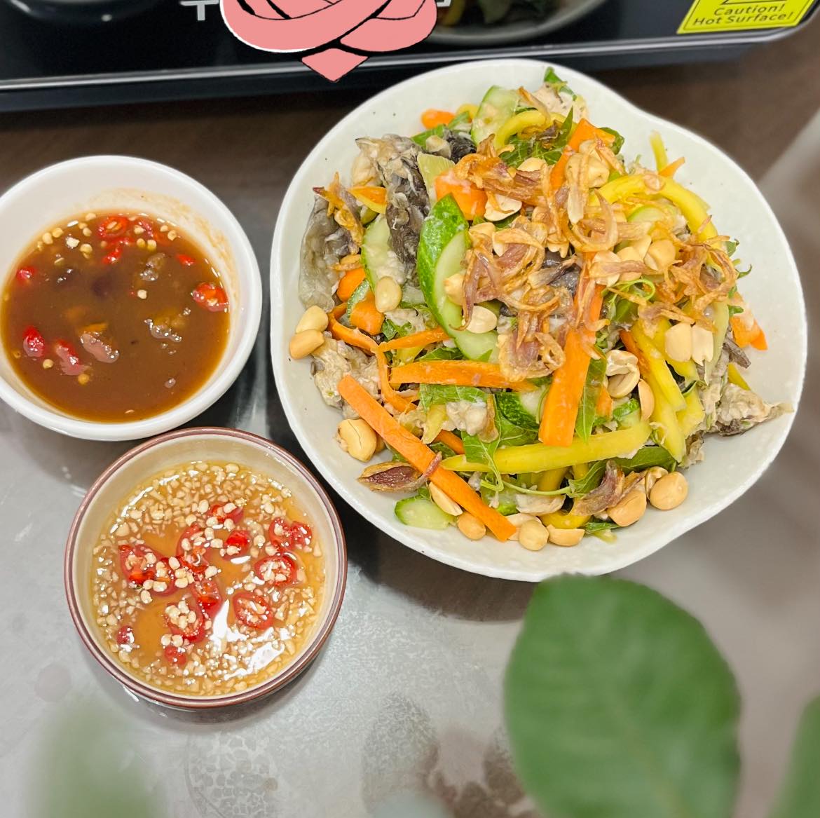 Loại lá đắng, ít người biết, có tác dụng giảm mỡ máu, tiểu đường, trộn gỏi cá lóc cực ngon - Ảnh 2. Loại lá đắng, ít người biết, có tác dụng giảm mỡ máu, tiểu đường, trộn gỏi cá lóc cực ngon - Ảnh 2.