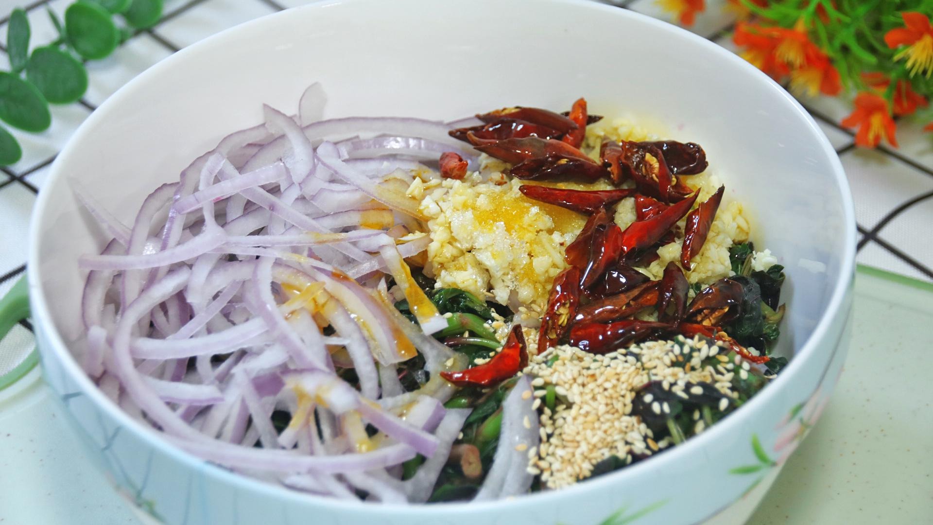 Loại rau có axit folic gấp 46 lần dưa chuột, ăn nhiều bổ máu, tốt xương, trộn chua cay ngon tuyệt- Ảnh 13.