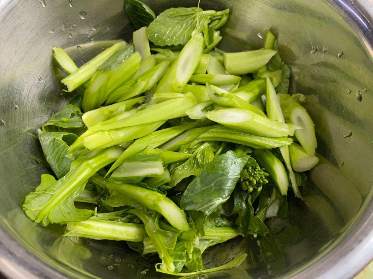 Loại rau nhiều canxi hơn sữa, vitamin C cao hơn dền đỏ, tốt tim, bổ xương, xào thịt bò thơm phức - Ảnh 4.