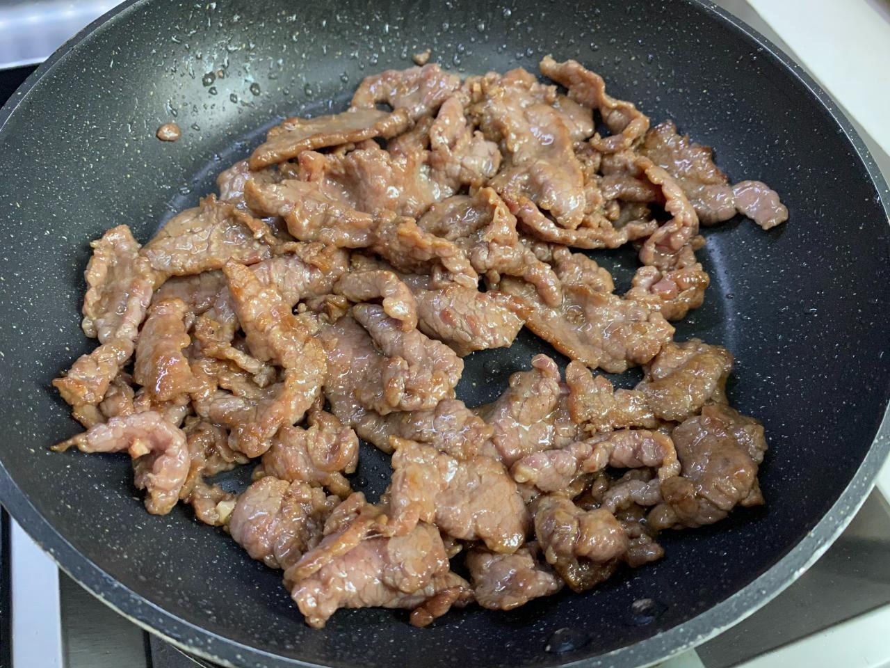 Loại rau nhiều canxi hơn sữa, vitamin C cao hơn dền đỏ, tốt tim, bổ xương, xào thịt bò thơm phức - Ảnh 6.