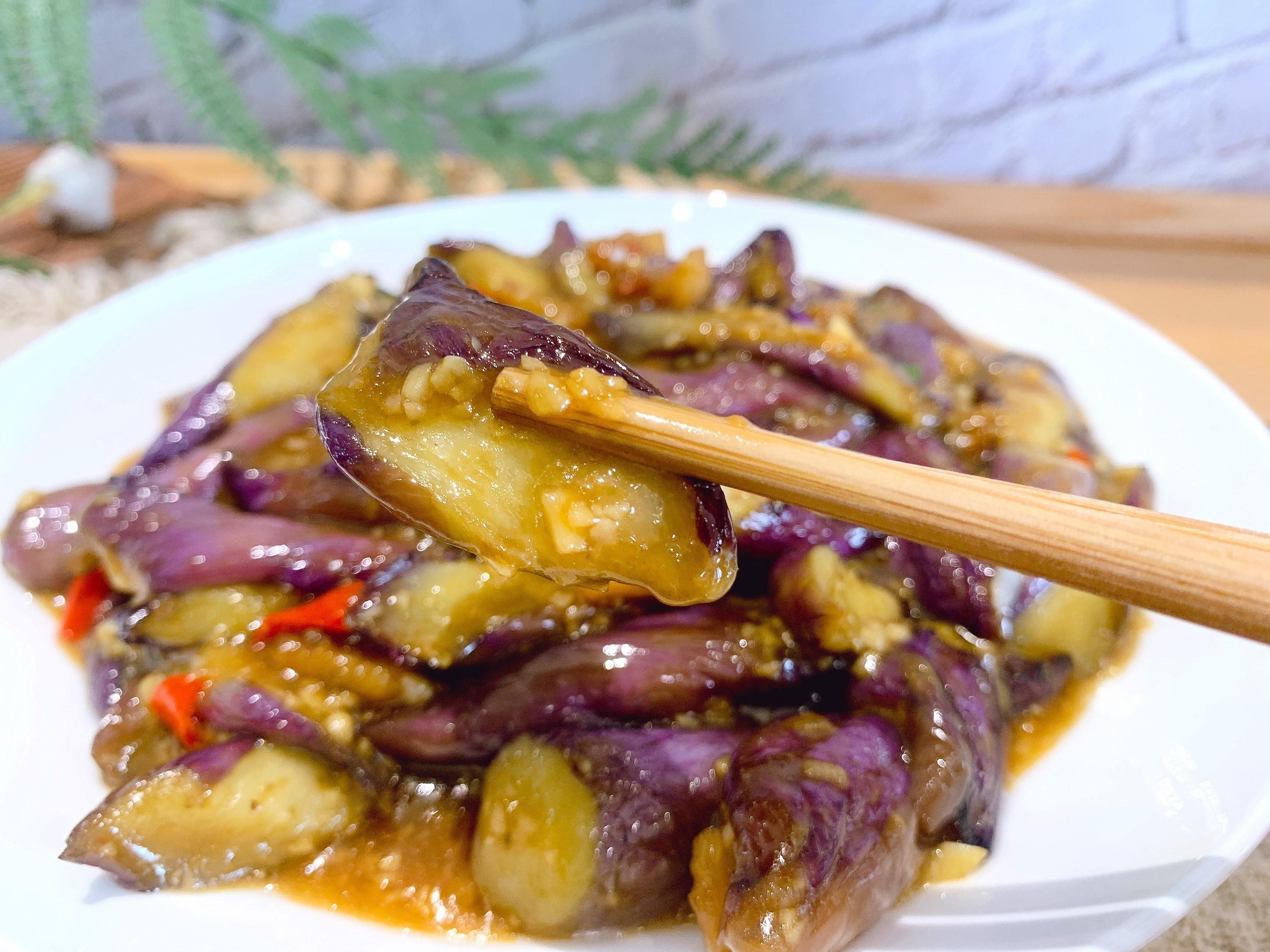 Cà tím chế biến cách này, không cần chiên, không dầu mỡ, không đổi màu, ăn với cơm cực đỉnh- Ảnh 2. Cà tím chế biến cách này, không cần chiên, không dầu mỡ, không đổi màu, ăn với cơm cực đỉnh- Ảnh 2.