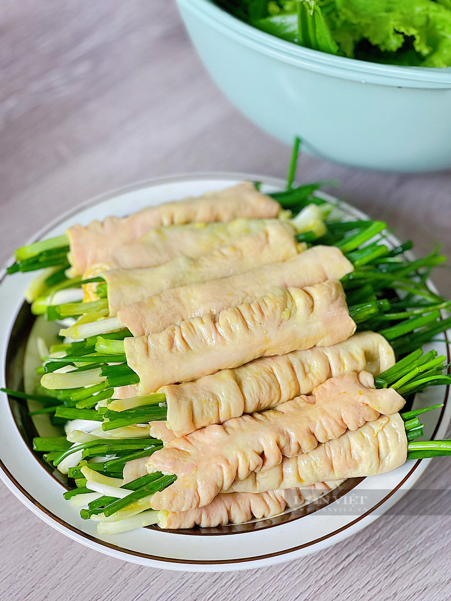 Bộ phận "khó ngửi", siêu béo của con lợn, làm sạch, nướng hành thành món ăn vạn người mê- Ảnh 5.