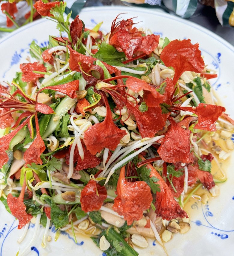 Đầu bếp mách cách làm gỏi gà hoa phượng chua chua ngọt ngọt ngon "hết nước chấm"- Ảnh 4.