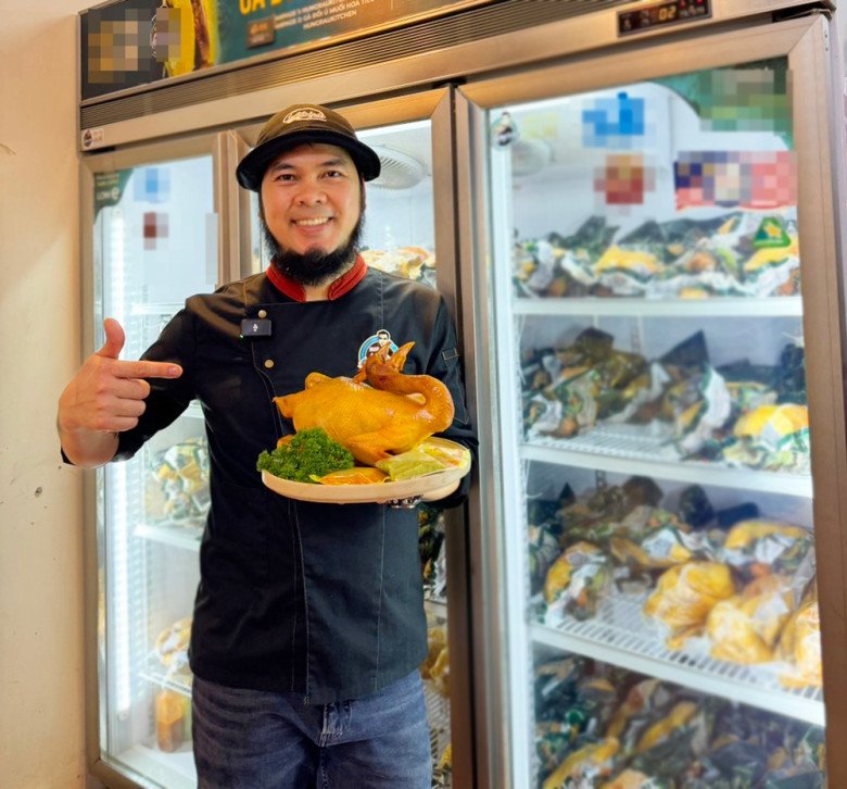 Đầu bếp mách cách làm gỏi gà hoa phượng chua chua ngọt ngọt ngon "hết nước chấm"- Ảnh 1.