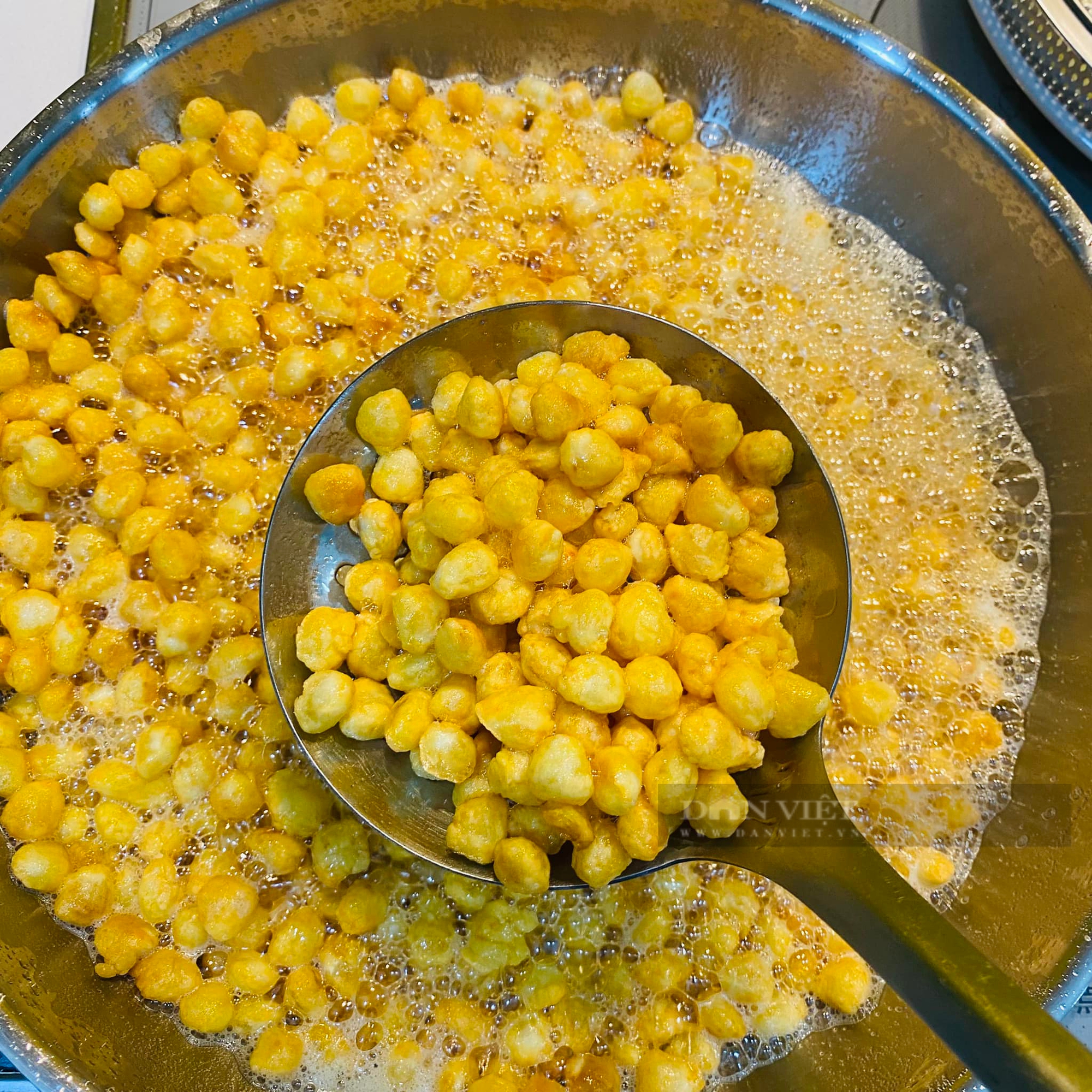 Loại hạt vitamin A gấp 10 lần các loại ngũ cốc, bổ mắt, tốt tim, đem chiên giòn lắc pho mai cực ngon- Ảnh 7.