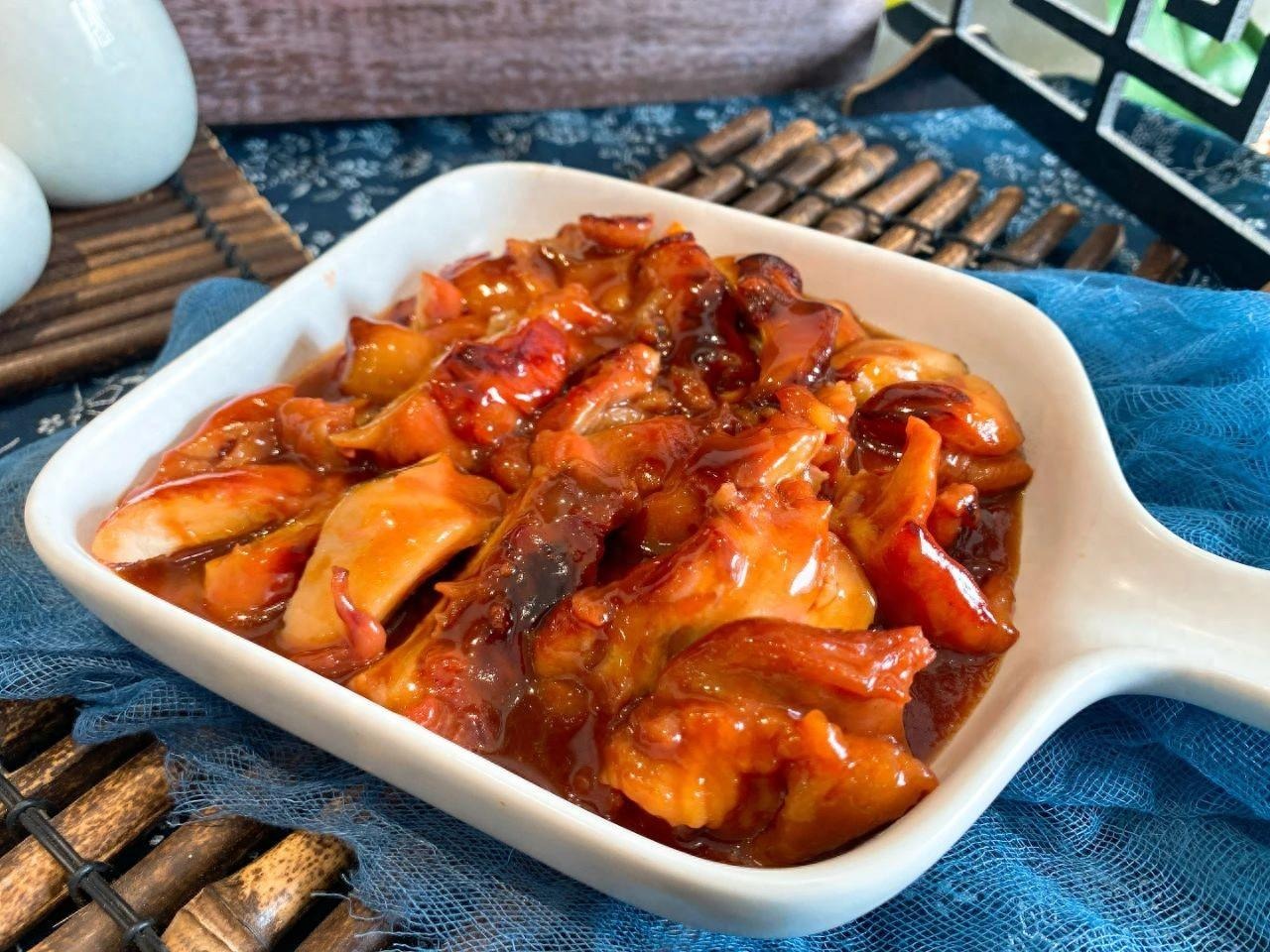 Loại thịt ngon hơn cá, nhiều đạm, ít mỡ hơn thịt lợn, ăn nhiều không lo tăng cân, om nhừ rất thơm- Ảnh 1.