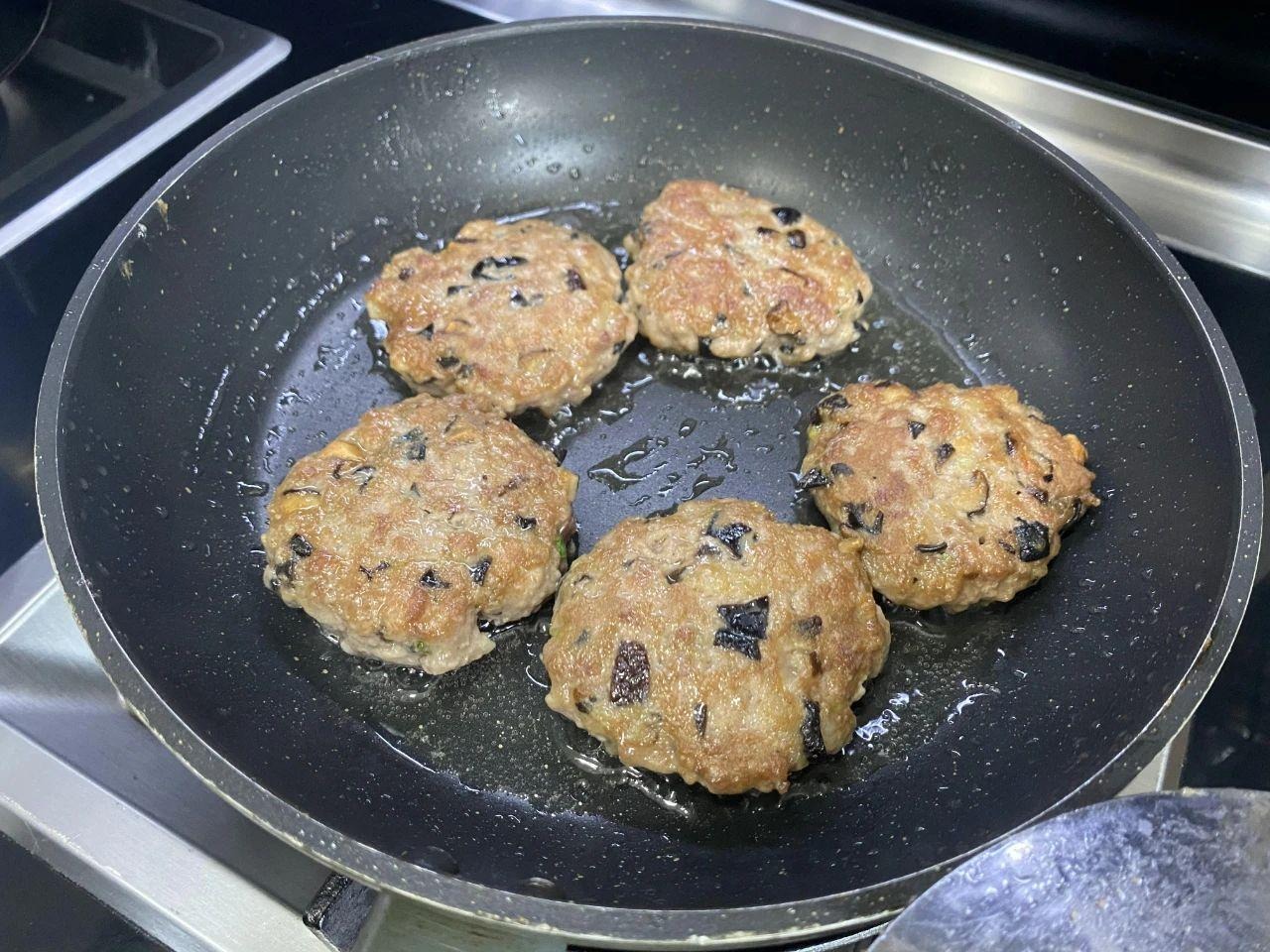 Loại thịt giá rẻ cần cho trẻ ăn nhiều vào mùa hè để tăng tốc chiều cao, làm cách này thịt mềm thơm, hấp dẫn- Ảnh 7.