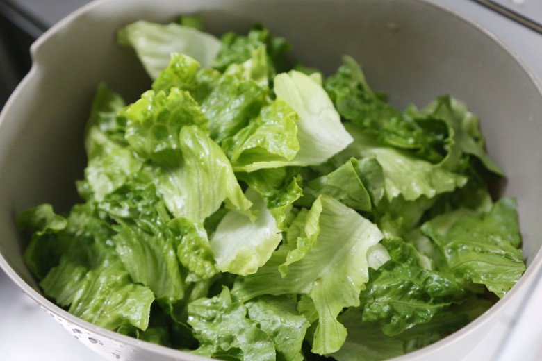 Loại rau bán đầy chợ giá 30 nghìn đồng/kg, giàu vitamin, ít calo tốt cho giảm cân, mang trộn cực ngon- Ảnh 2.