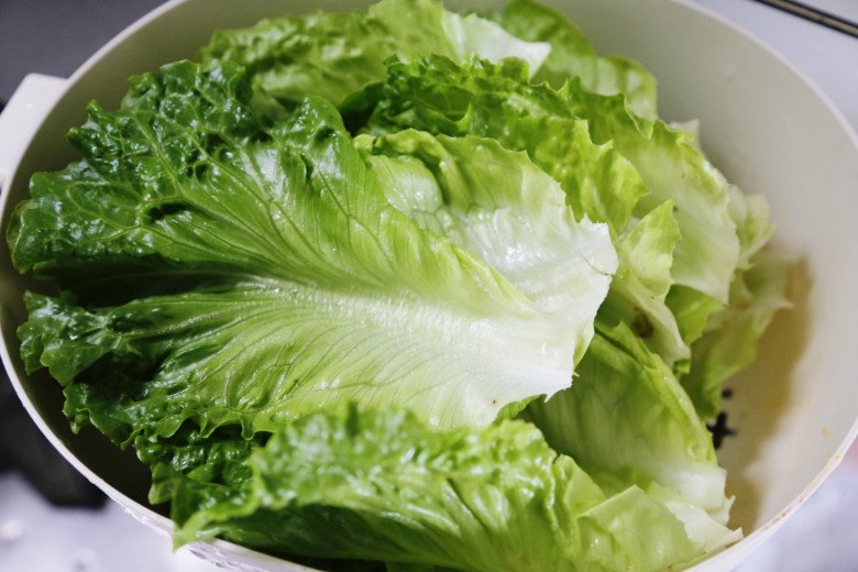 Loại rau bán đầy chợ giá 30 nghìn đồng/kg, giàu vitamin, ít calo tốt cho giảm cân, mang trộn cực ngon- Ảnh 1.