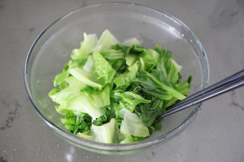 Loại rau bán đầy chợ giá 30 nghìn đồng/kg, giàu vitamin, ít calo tốt cho giảm cân, mang trộn cực ngon- Ảnh 4.