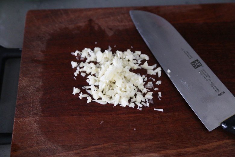 Loại rau bán đầy chợ giá 30 nghìn đồng/kg, giàu vitamin, ít calo tốt cho giảm cân, mang trộn cực ngon- Ảnh 5.