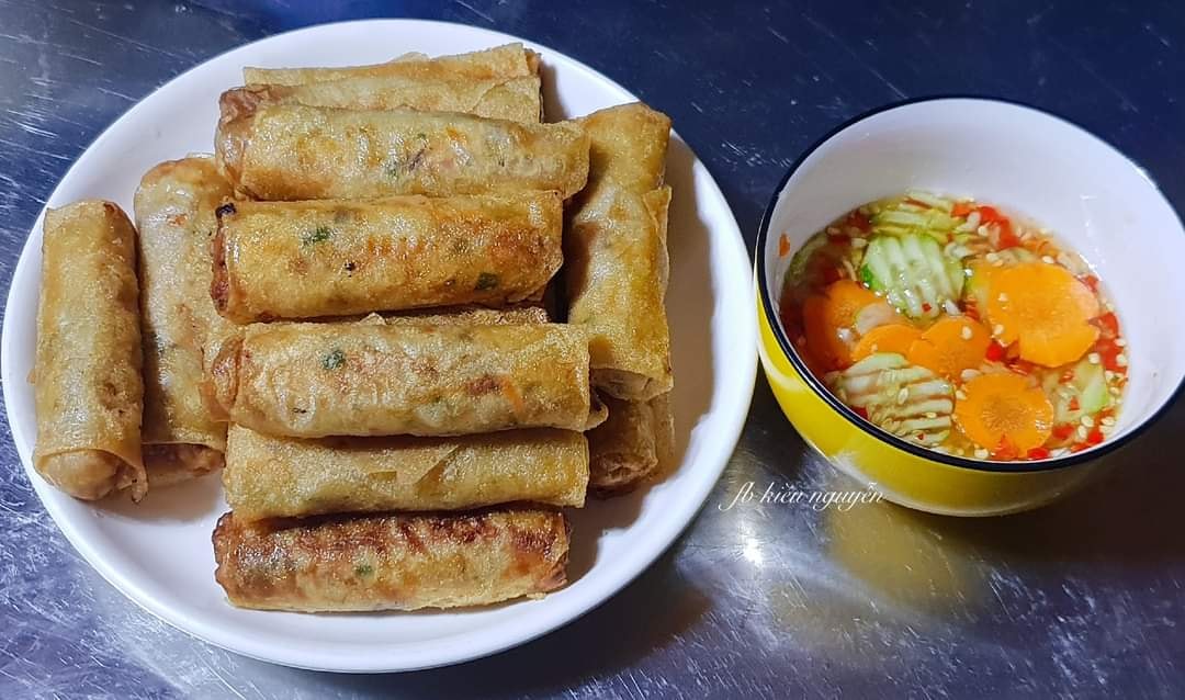 Để làm nem rán giòn rụm, thơm phức, đừng bỏ qua bước quan trọng này- Ảnh 1.