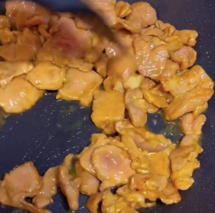 Loại rau như con sâu bự, giàu vitamin, bảo vệ thị lực, giúp xương chắc khỏe, xào thịt rất thơm- Ảnh 13.