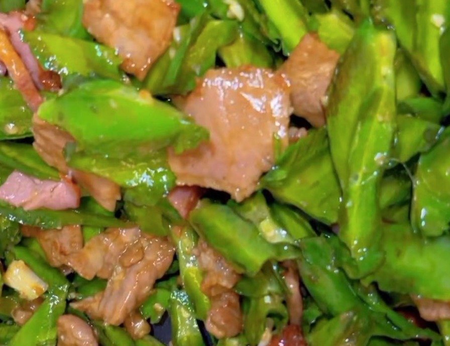 Loại rau như con sâu bự, giàu vitamin, bảo vệ thị lực, giúp xương chắc khỏe, xào thịt rất thơm- Ảnh 15.