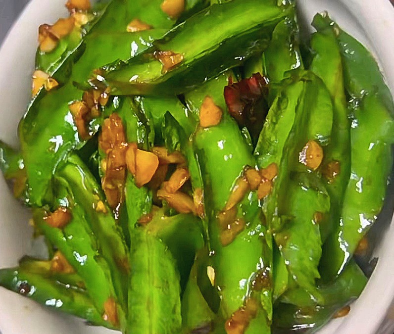 Loại rau như con sâu bự, giàu vitamin, bảo vệ thị lực, giúp xương chắc khỏe, xào thịt rất thơm- Ảnh 2.