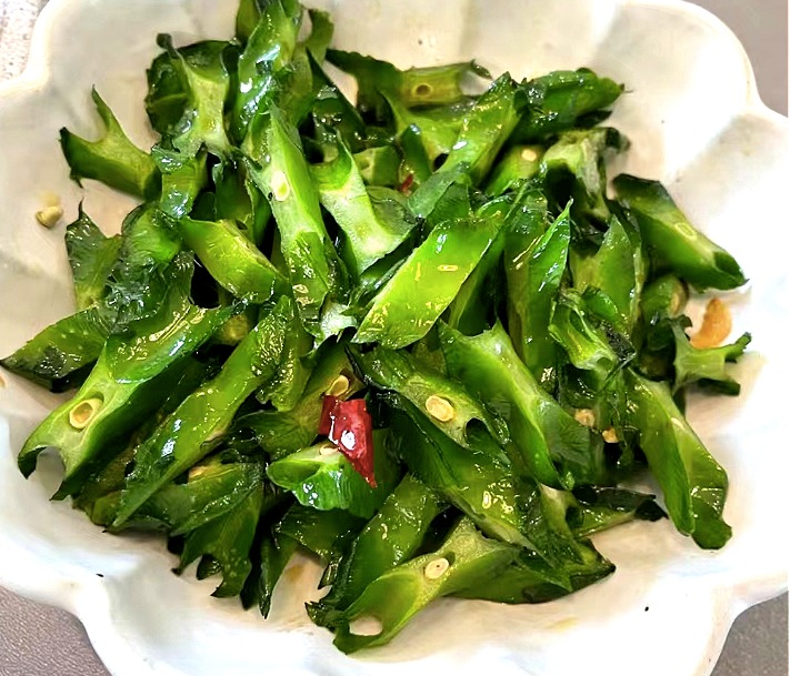 Loại rau như con sâu bự, giàu vitamin, bảo vệ thị lực, giúp xương chắc khỏe, xào thịt rất thơm- Ảnh 9.