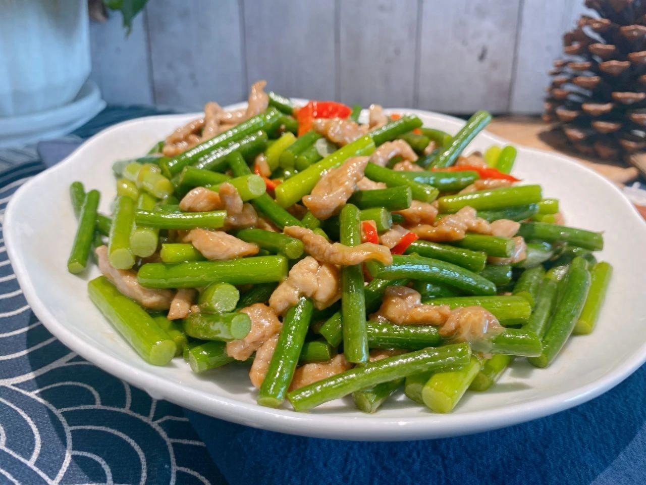 Loại rau chứa penicillin tự nhiên, chống lại virus, tươi ngon, bổ dưỡng, xào thịt thơm giòn sừn sựt- Ảnh 2.