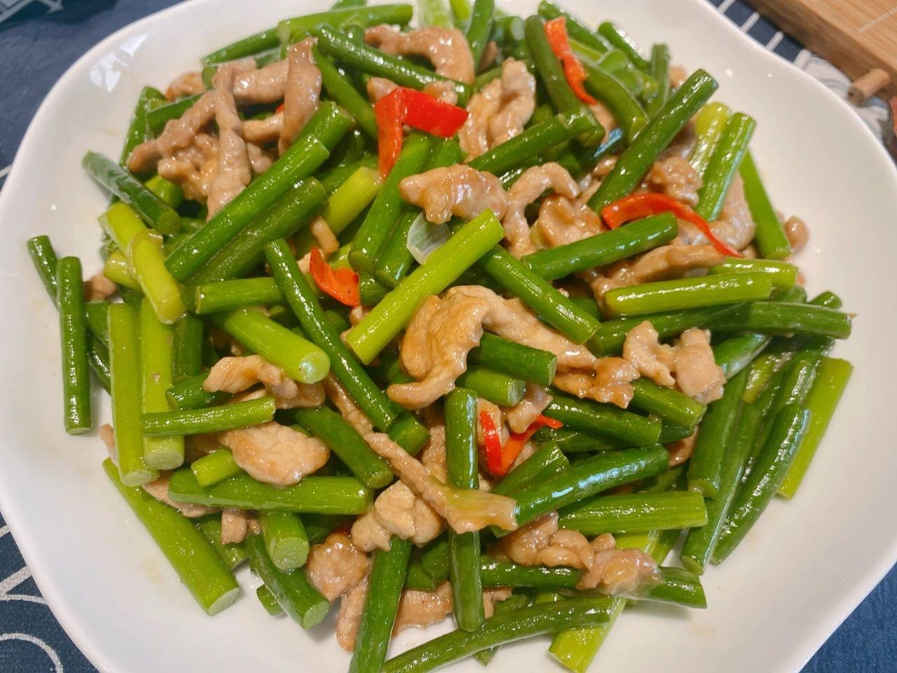 Loại rau chứa penicillin tự nhiên, chống lại virus, tươi ngon, bổ dưỡng, xào thịt thơm giòn sừn sựt- Ảnh 3.