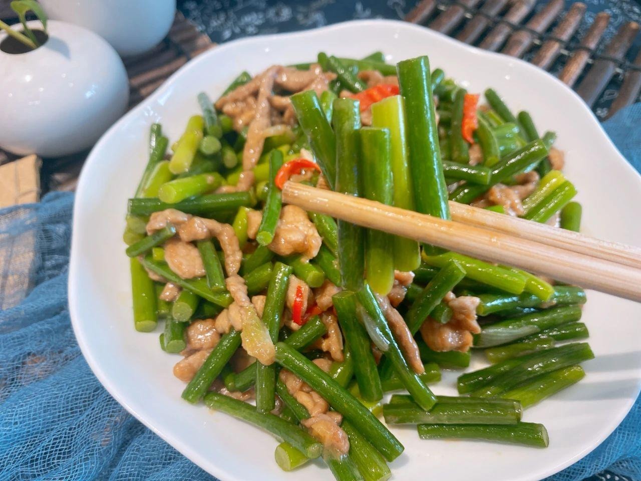 Loại rau chứa penicillin tự nhiên, chống lại virus, tươi ngon, bổ dưỡng, xào thịt thơm giòn sừn sựt- Ảnh 4.