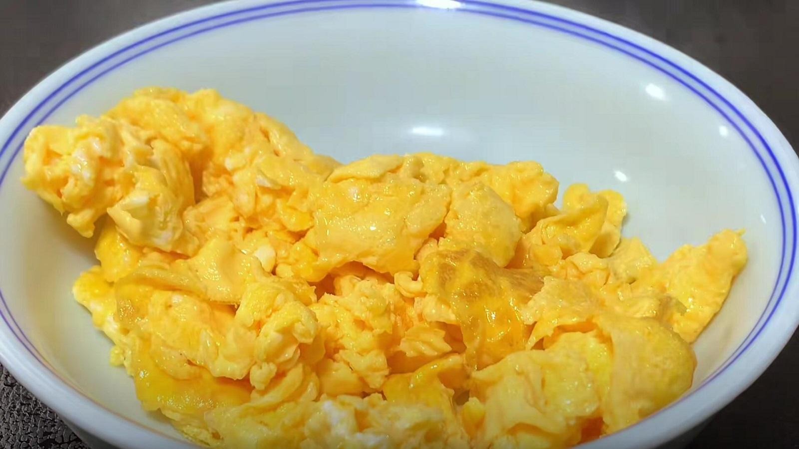 Loại rau làm sạch ruột tự nhiên, thanh nhiệt, hạ huyết áp, giúp eo thon, xào trứng cực ngon- Ảnh 10.