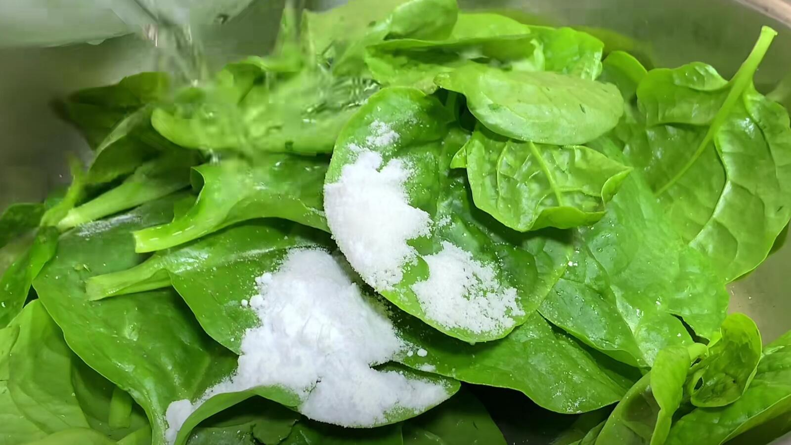 Loại rau làm sạch ruột tự nhiên, thanh nhiệt, hạ huyết áp, giúp eo thon, xào trứng cực ngon- Ảnh 4.