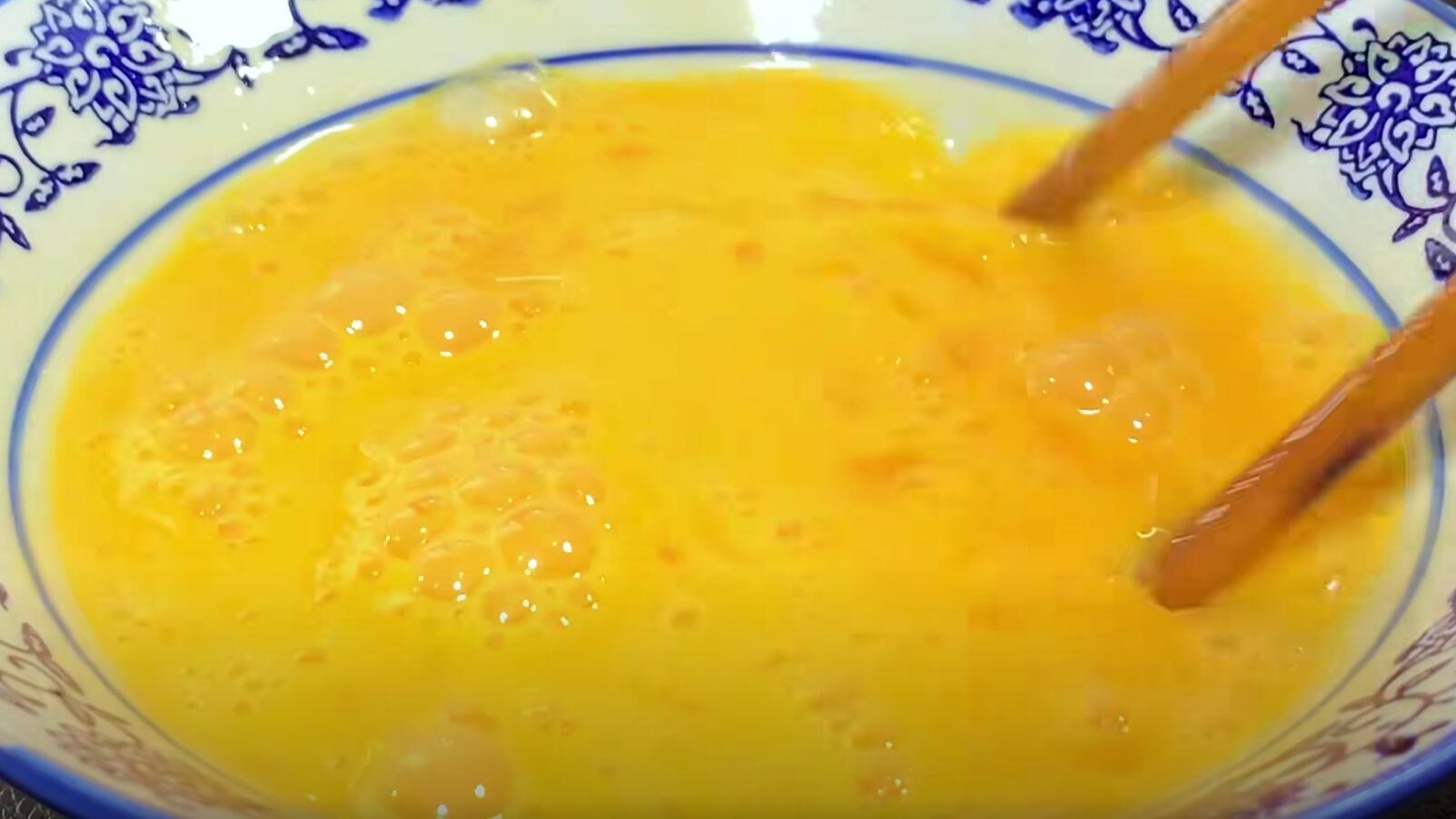 Loại rau làm sạch ruột tự nhiên, thanh nhiệt, hạ huyết áp, giúp eo thon, xào trứng cực ngon- Ảnh 5.