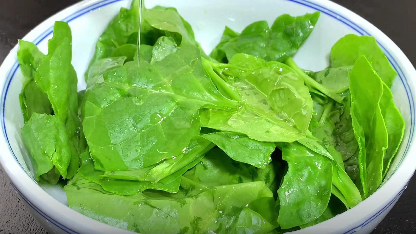 Loại rau làm sạch ruột tự nhiên, thanh nhiệt, hạ huyết áp, giúp eo thon, xào trứng cực ngon- Ảnh 7.