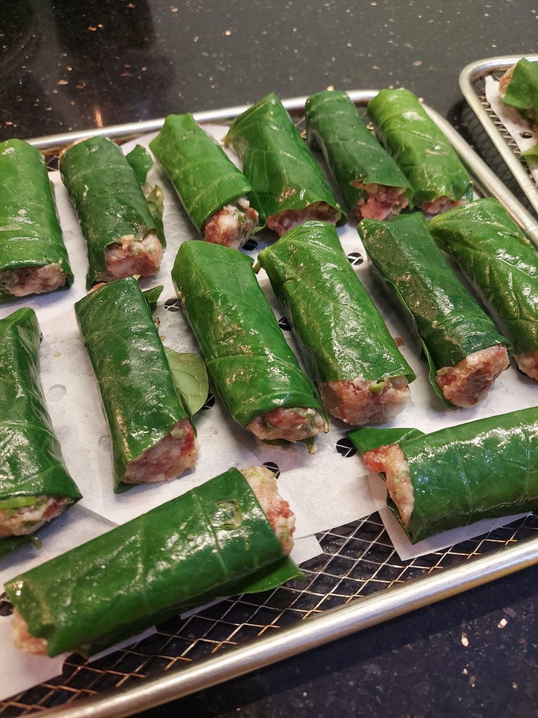 Cách làm chả bò lá lốt nướng ăn kèm bún siêu ngon, thanh mát cho ngày hè- Ảnh 3. Cách làm chả bò lá lốt nướng ăn kèm bún siêu ngon, thanh mát cho ngày hè- Ảnh 3.