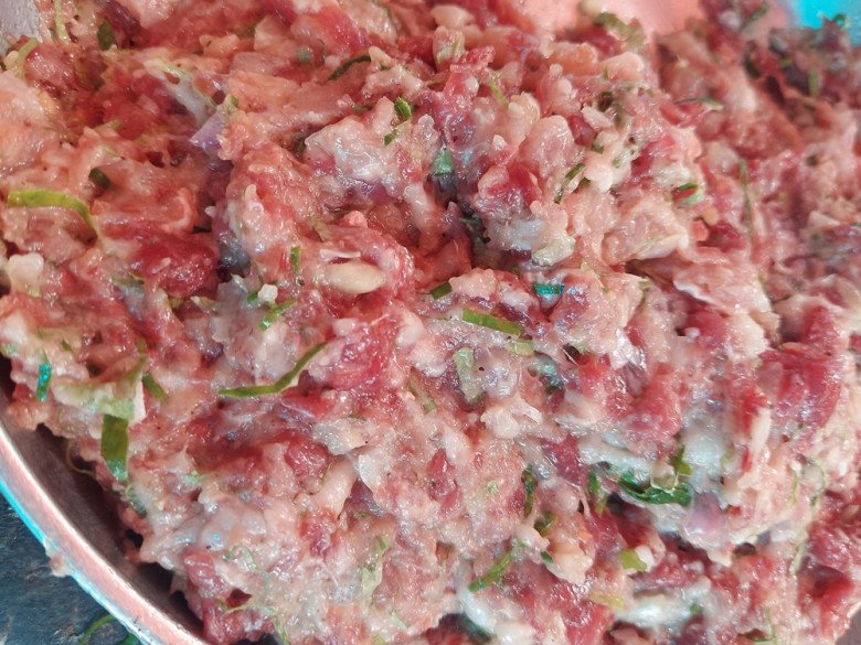 Cách làm chả bò lá lốt nướng ăn kèm bún siêu ngon, thanh mát cho ngày hè- Ảnh 1. Cách làm chả bò lá lốt nướng ăn kèm bún siêu ngon, thanh mát cho ngày hè- Ảnh 1.