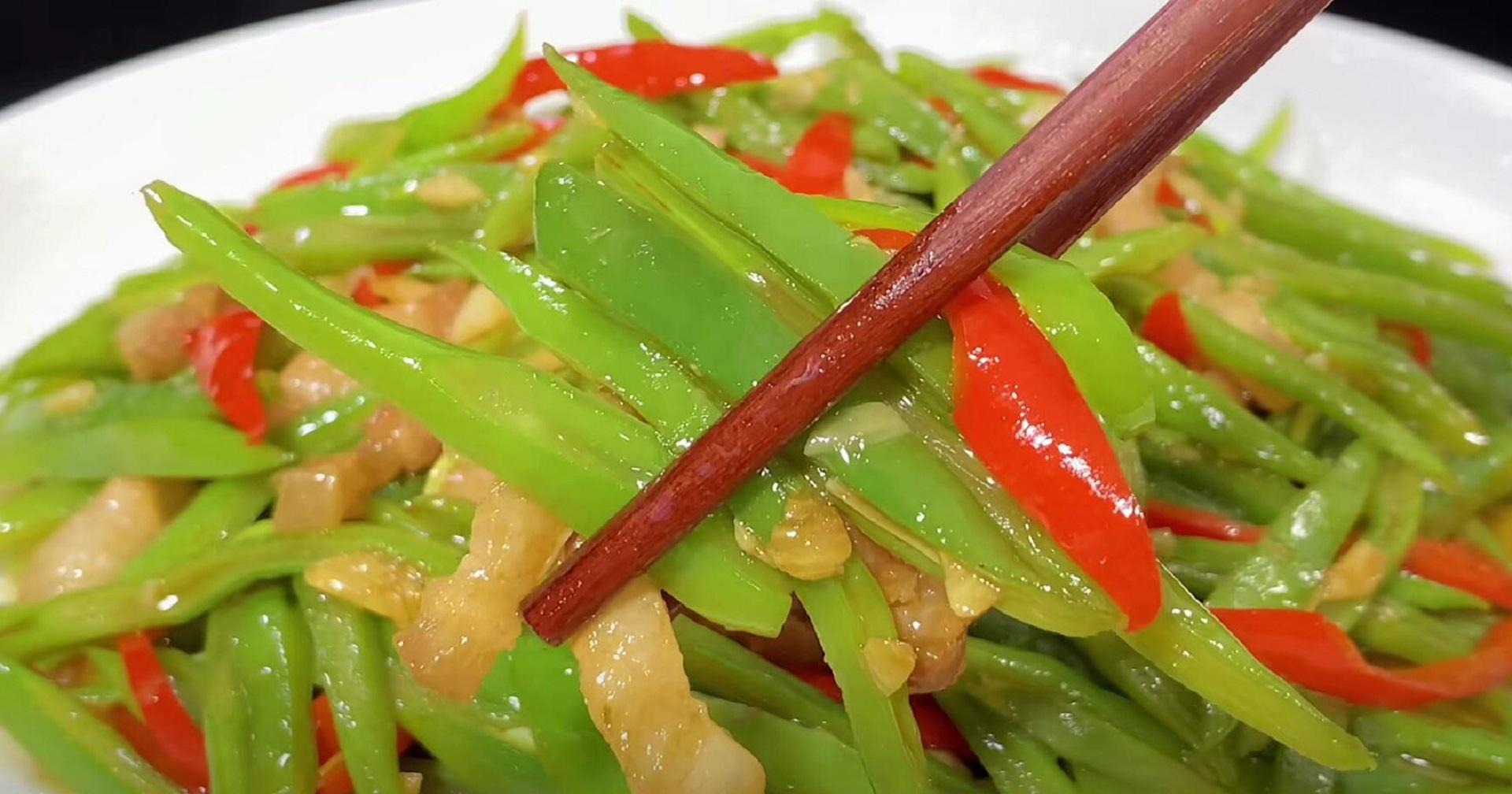 Loại rau giá rẻ bán đầy chợ, giúp thanh nhiệt, hạ đường huyết, xào thịt cực thơm- Ảnh 2.