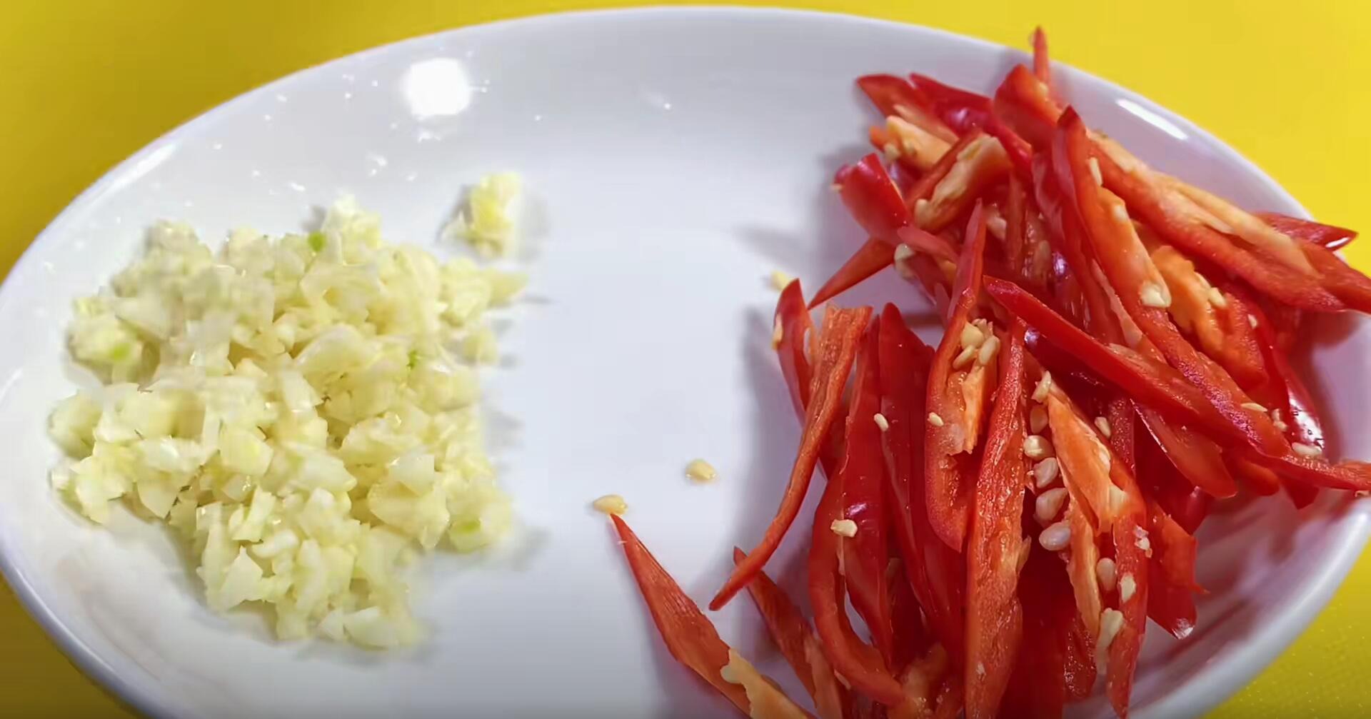 Loại rau giá rẻ bán đầy chợ, giúp thanh nhiệt, hạ đường huyết, xào thịt cực thơm- Ảnh 4.