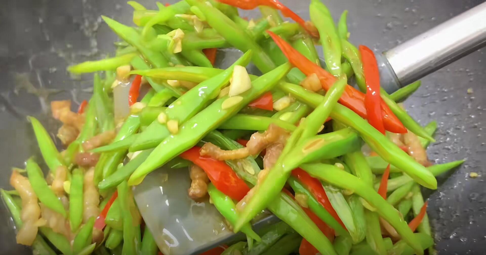 Loại rau giá rẻ bán đầy chợ, giúp thanh nhiệt, hạ đường huyết, xào thịt cực thơm- Ảnh 9.