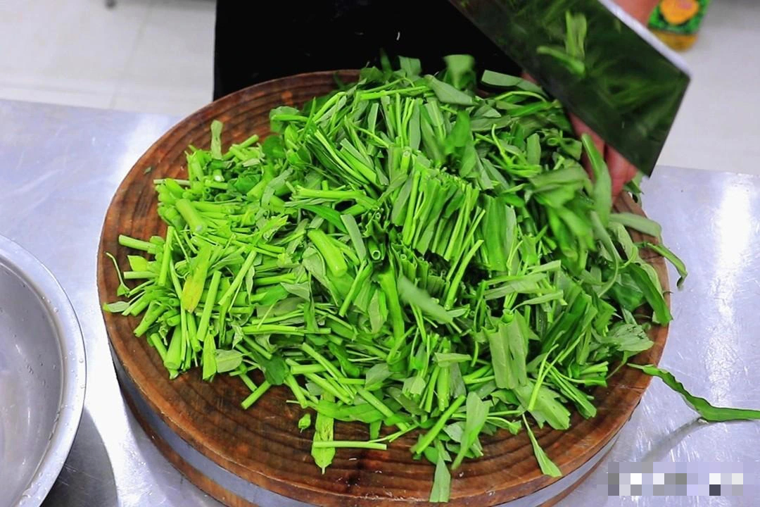Xào rau muống đừng chỉ chần nước, thêm bước này rau xanh mơn mởn, giòn ngọt- Ảnh 3.