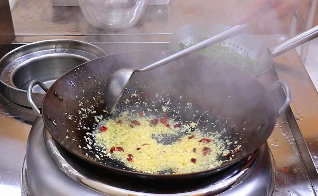 Xào rau muống đừng chỉ chần nước, thêm bước này rau xanh mơn mởn, giòn ngọt- Ảnh 8.