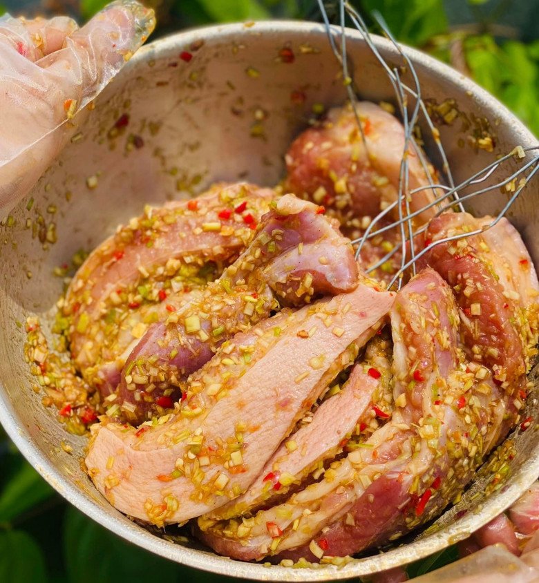 Cách làm thịt ba chỉ một nắng thơm ngon, dễ ăn cho những ngày oi nóng của mẹ đảm Đà Nẵng- Ảnh 3. Cách làm thịt ba chỉ một nắng thơm ngon, dễ ăn cho những ngày oi nóng của mẹ đảm Đà Nẵng- Ảnh 3.