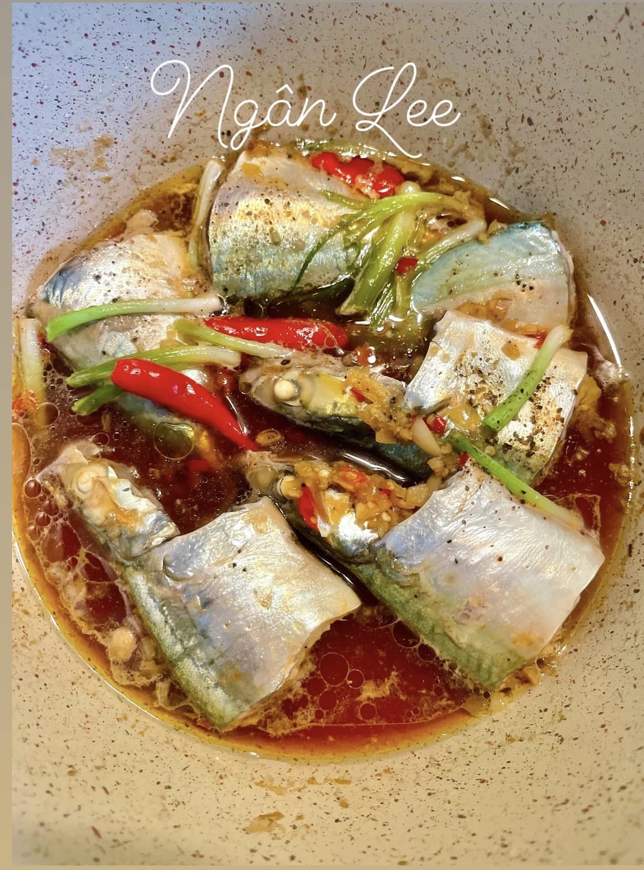 Mách bạn cách kho cá với hành, ớt thơm ngon cực phẩm, đánh bay cả nồi cơm- Ảnh 4.