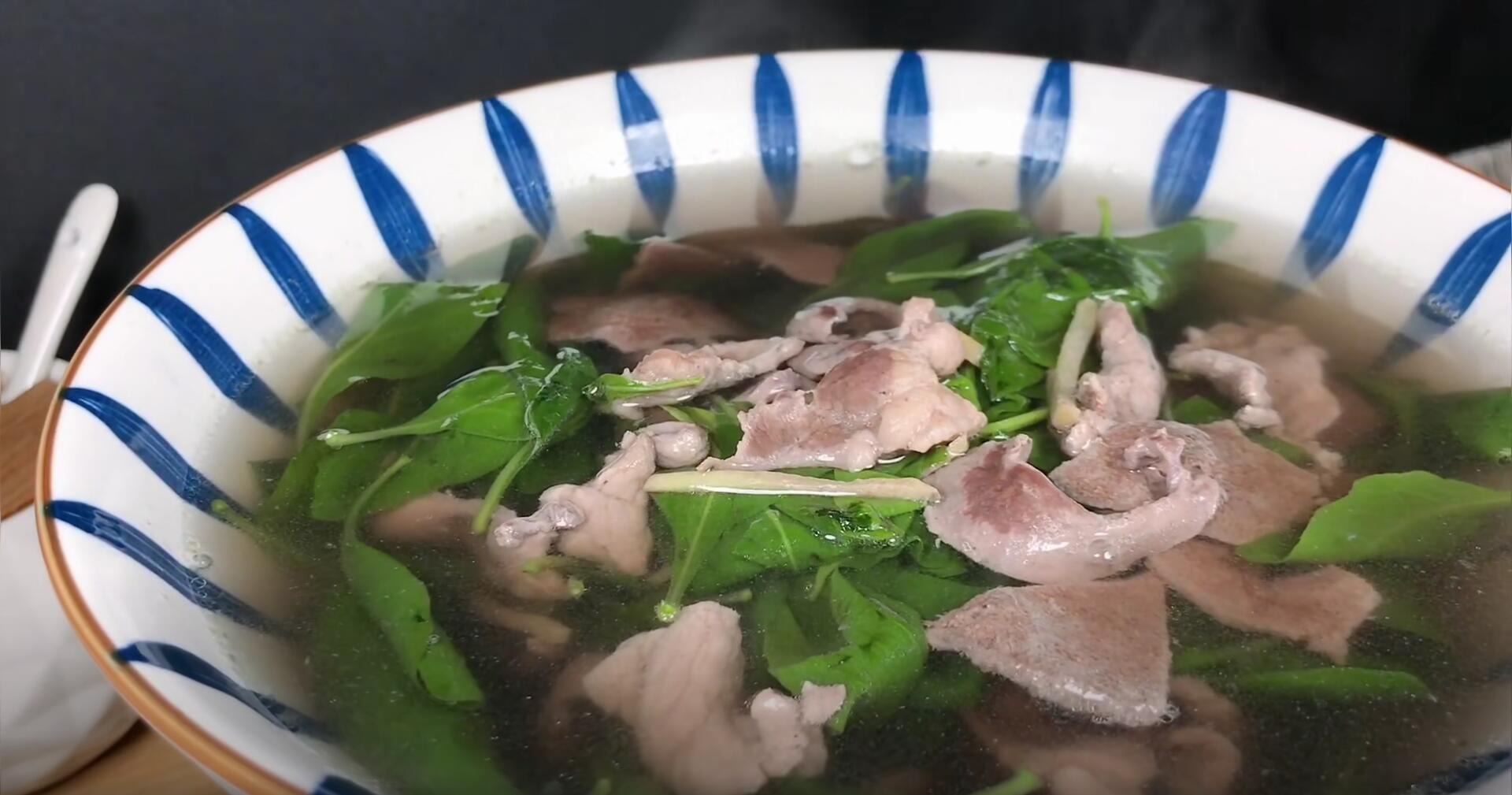 Đừng chỉ ăn quả, lá cũng là loại rau bổ dưỡng, giúp cải thiện thị lực, hạ huyết áp, nấu canh tim gan cực ngon- Ảnh 11.