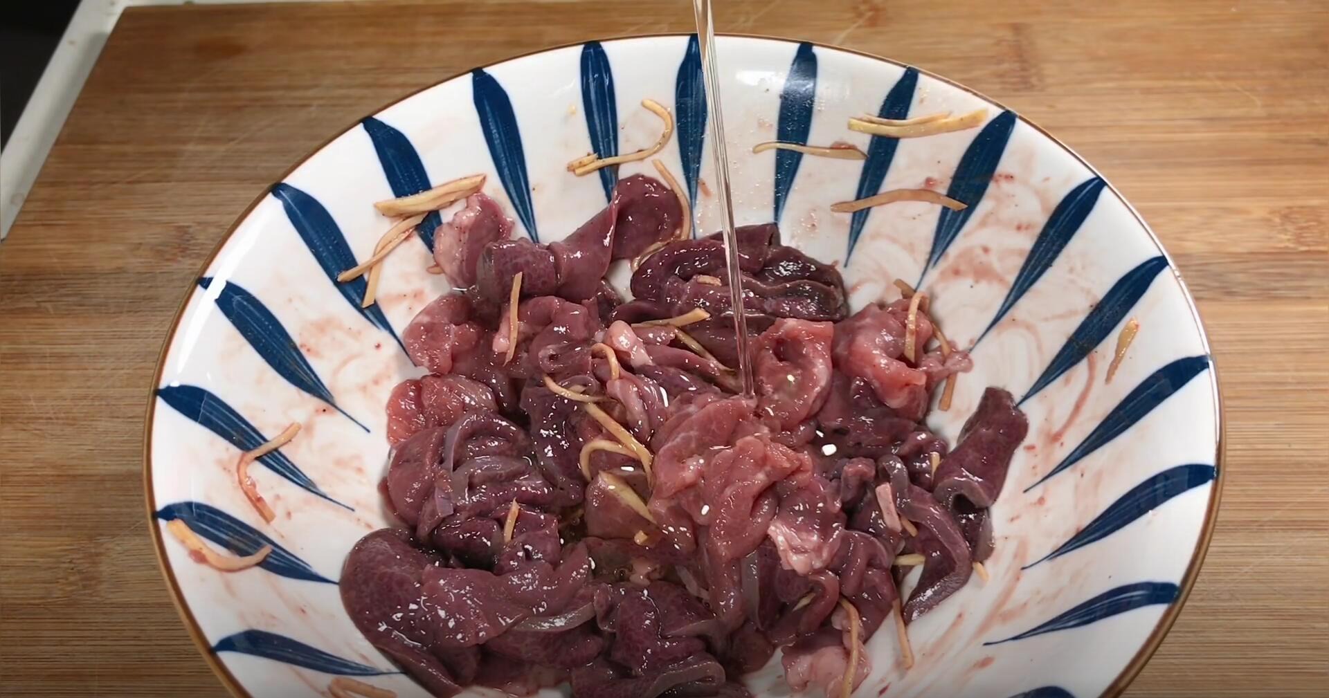 Đừng chỉ ăn quả, lá cũng là loại rau bổ dưỡng, giúp cải thiện thị lực, hạ huyết áp, nấu canh tim gan cực ngon- Ảnh 6.