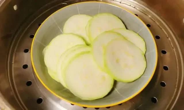 Loại rau thơm ngọt, tươi rẻ của mùa hè, hấp thịt vừa ngon vừa bổ, ăn nhiều không lo tăng cân- Ảnh 1. Loại rau thơm ngọt, tươi rẻ của mùa hè, hấp thịt vừa ngon vừa bổ, ăn nhiều không lo tăng cân- Ảnh 1.