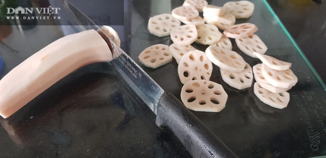 Lạ miệng với món mứt củ sen thơm ngon, tốt cho sức khỏe vào ngày Tết (bài Tết) - Ảnh 1. Lạ miệng với món mứt củ sen thơm ngon, tốt cho sức khỏe vào ngày Tết (bài Tết) - Ảnh 1.