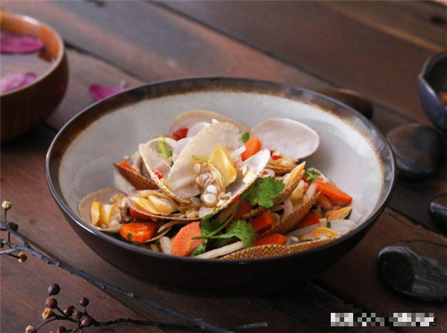 Đầu bếp mách 5 mẹo làm sạch ngao, ngao nhả cát nhanh, thịt tươi ngon - Ảnh 1.