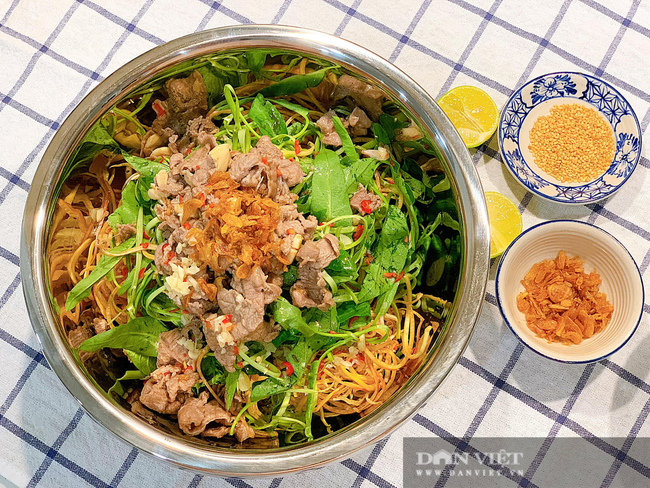 Đổi món với gỏi bò rau muống hoa chuối cho bữa cơm ngày hè thanh mát - Ảnh 1. Đổi món với gỏi bò rau muống hoa chuối cho bữa cơm ngày hè thanh mát - Ảnh 1.