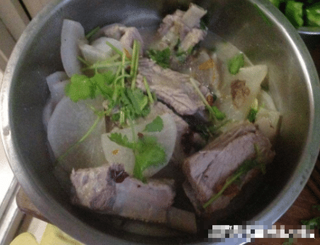 Hầm xương sườn muốn thơm, mềm cần - Ảnh 1. Hầm xương sườn muốn thơm, mềm cần - Ảnh 1.