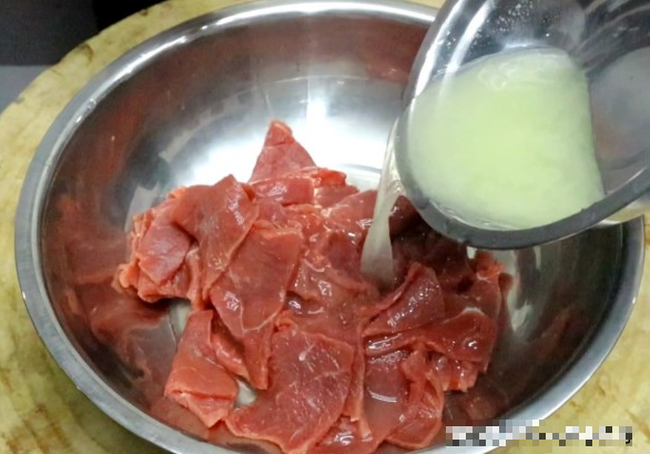 Xào thịt bò, thêm một bước này thịt sẽ mềm, thơm, không tanh - Ảnh 4. Xào thịt bò, thêm một bước này thịt sẽ mềm, thơm, không tanh - Ảnh 4.