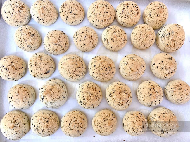 Tuyệt chiêu làm bánh mì mè đen Hàn Quốc dễ dàng - Ảnh 4. Tuyệt chiêu làm bánh mì mè đen Hàn Quốc dễ dàng - Ảnh 4.