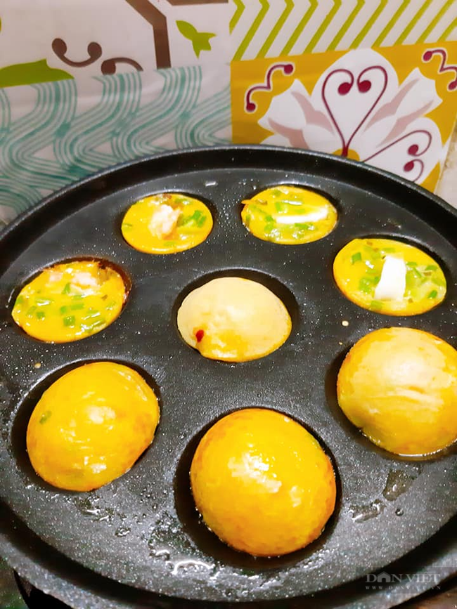 Lạ miệng với món bánh khọt tôm mực cốt dừa - Ảnh 4. Lạ miệng với món bánh khọt tôm mực cốt dừa - Ảnh 4.