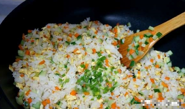 Rang cơm trứng muốn cơm tơi giòn, thơm phức cần nắm chắc 2 mẹo này - Ảnh 9. Rang cơm trứng muốn cơm tơi giòn, thơm phức cần nắm chắc 2 mẹo này - Ảnh 9.
