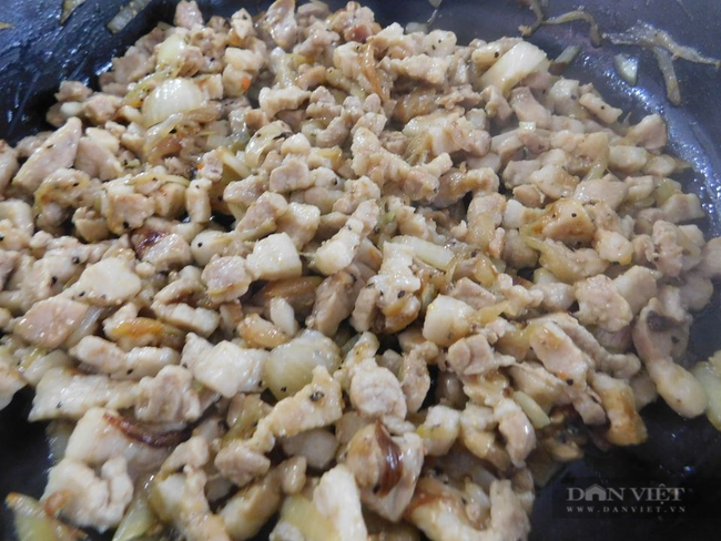 Trổ tài làm Xôi khúc không cần lá rau khúc - Ảnh 1. Trổ tài làm Xôi khúc không cần lá rau khúc - Ảnh 1.